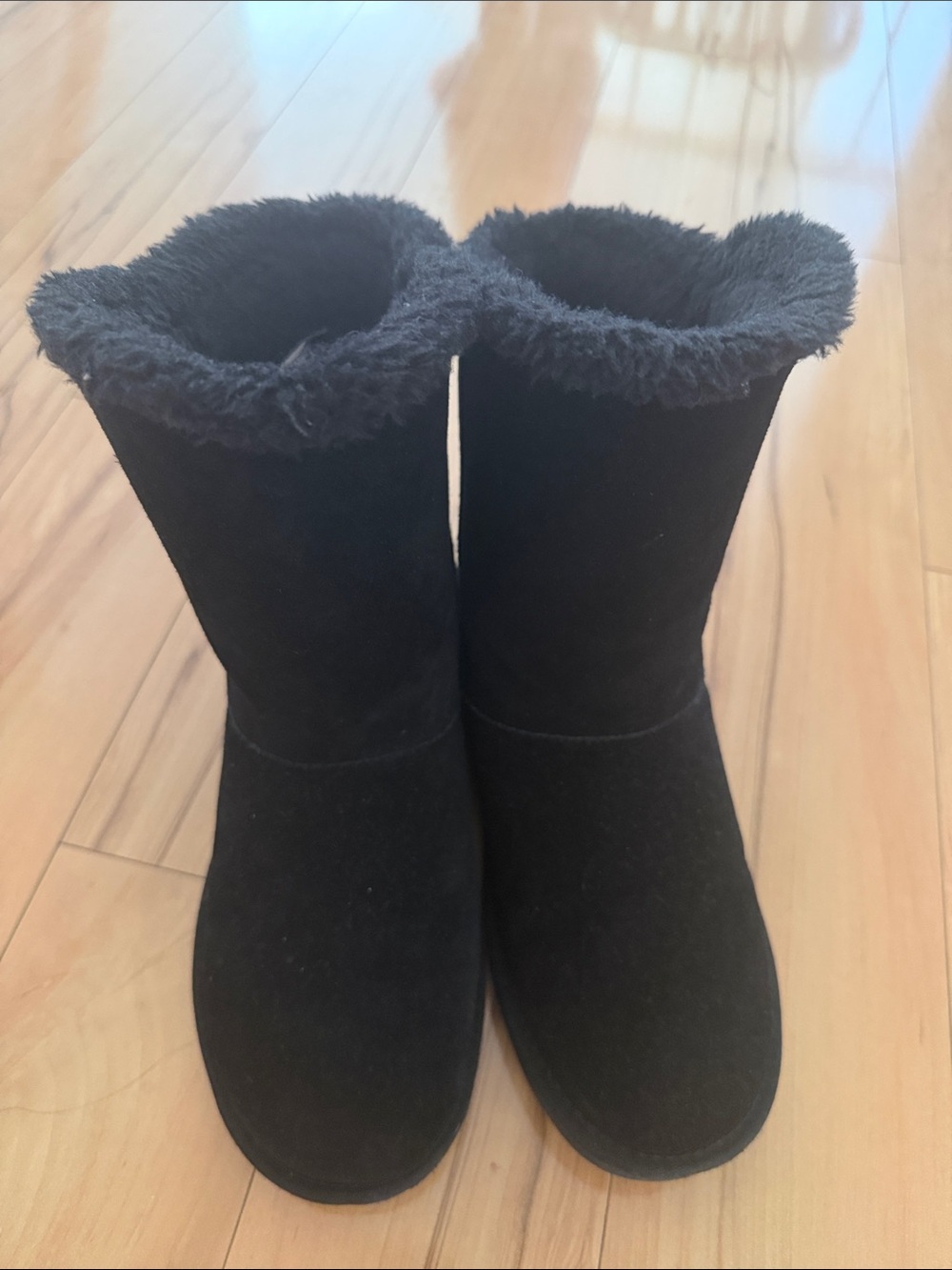 Wms Minnetonka brand Black Faux Fur Lined Winter Boots Ugg style